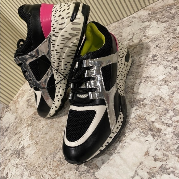 Steve Madden Barra iridescent sneakers NWT in black  white and silver - Picture 9 of 12